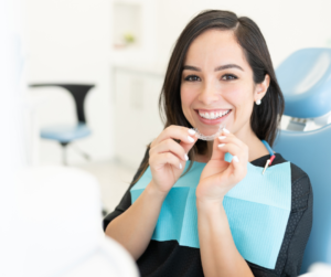 Ortodonzia invisibile con allineatori trasparenti per l’allineamento dentale preciso e discreto.